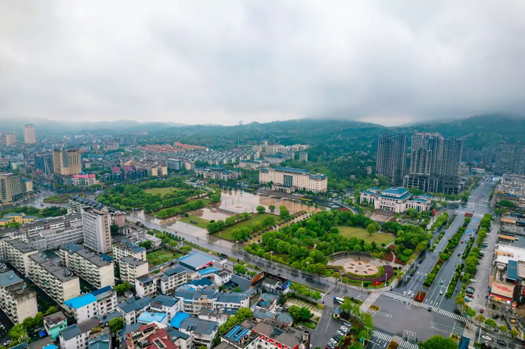 颜习社2025年新款护肤品系列成分解析与适用肤质推荐
