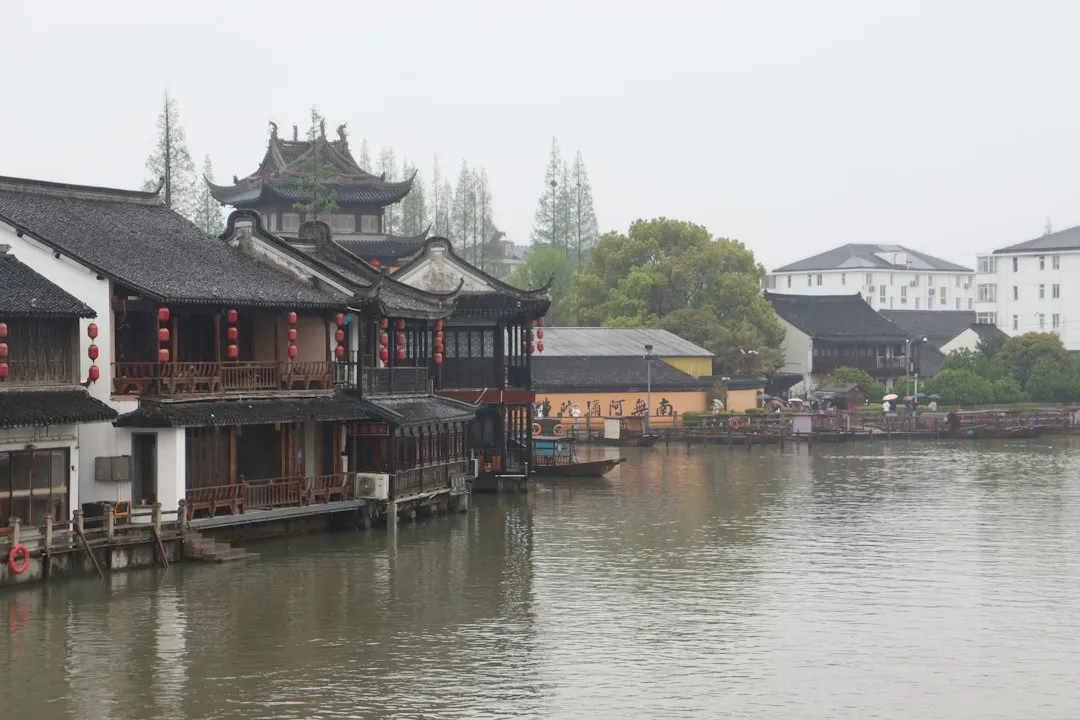 颜习社日化线产品与美容院线定制方案对比分析